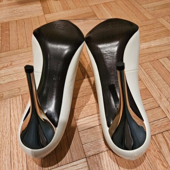 Stuart Weitzman White Patent 4 Inch Heel - Picture 8 of 13